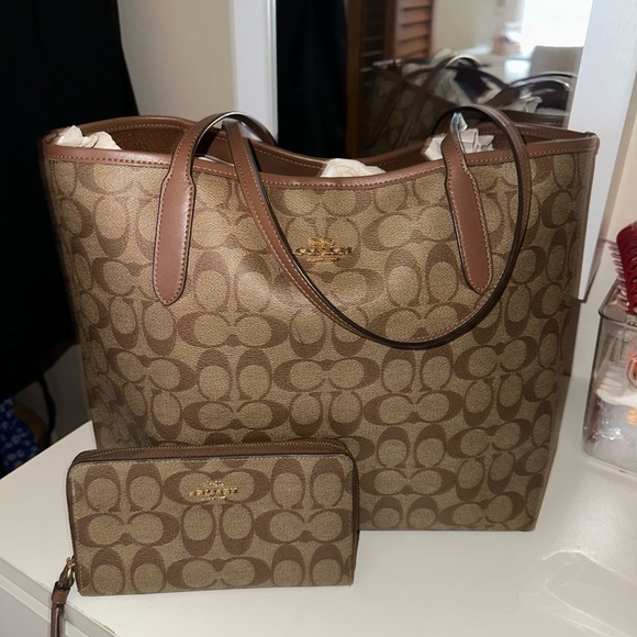 Coach Tote Monogram Bag & Wallet